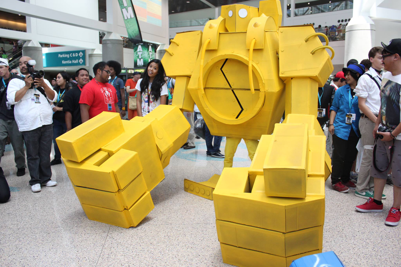 Illustration for article titled Superb Metroid Cosplay Makes Me Roll Into A Ball